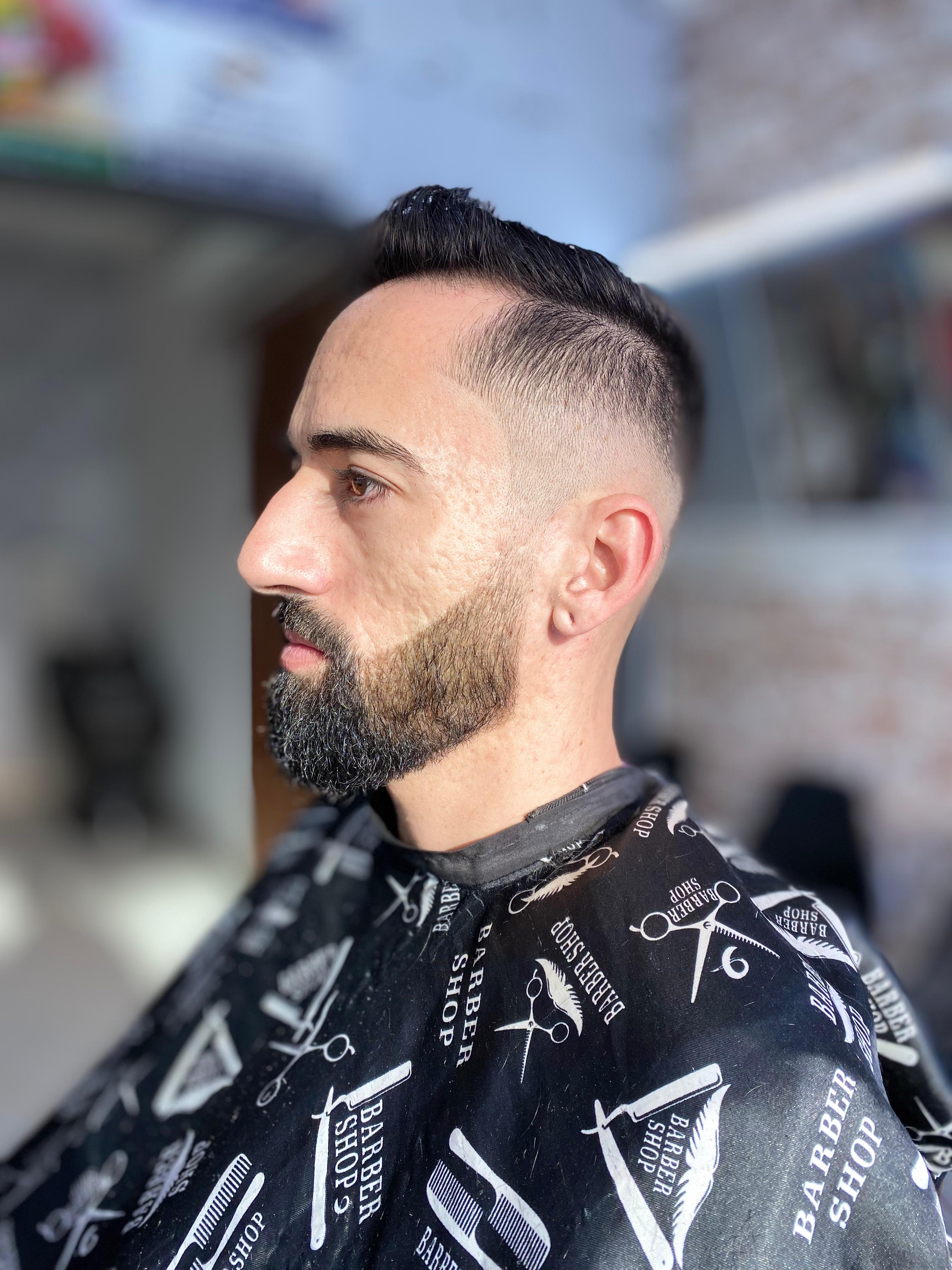 Corte moderno e estiloso - Barbearia do Edu